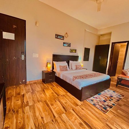Pearl Grand Boutique Cottage In Omaxe Anandam Vrindavan - #Premium Ac Rooms With Balcony #Big Parking #Lift #Garden #Peaceful Area #Near Prem Mandir #Property Of The Year #Most Awarded المظهر الخارجي الصورة