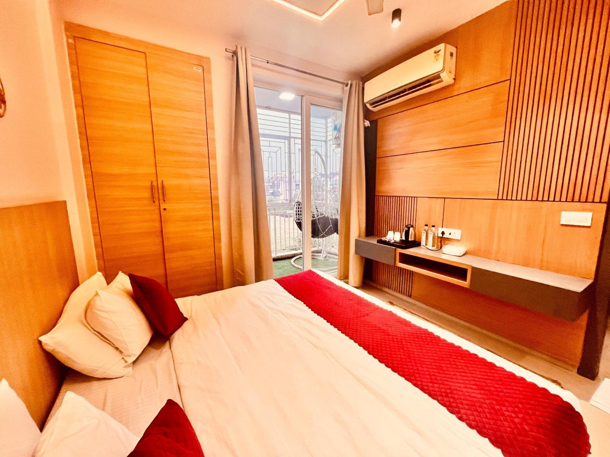 Pearl Grand Boutique Cottage In Omaxe Anandam Vrindavan - #Premium Ac Rooms With Balcony #Big Parking #Lift #Garden #Peaceful Area #Near Prem Mandir #Property Of The Year #Most Awarded المظهر الخارجي الصورة