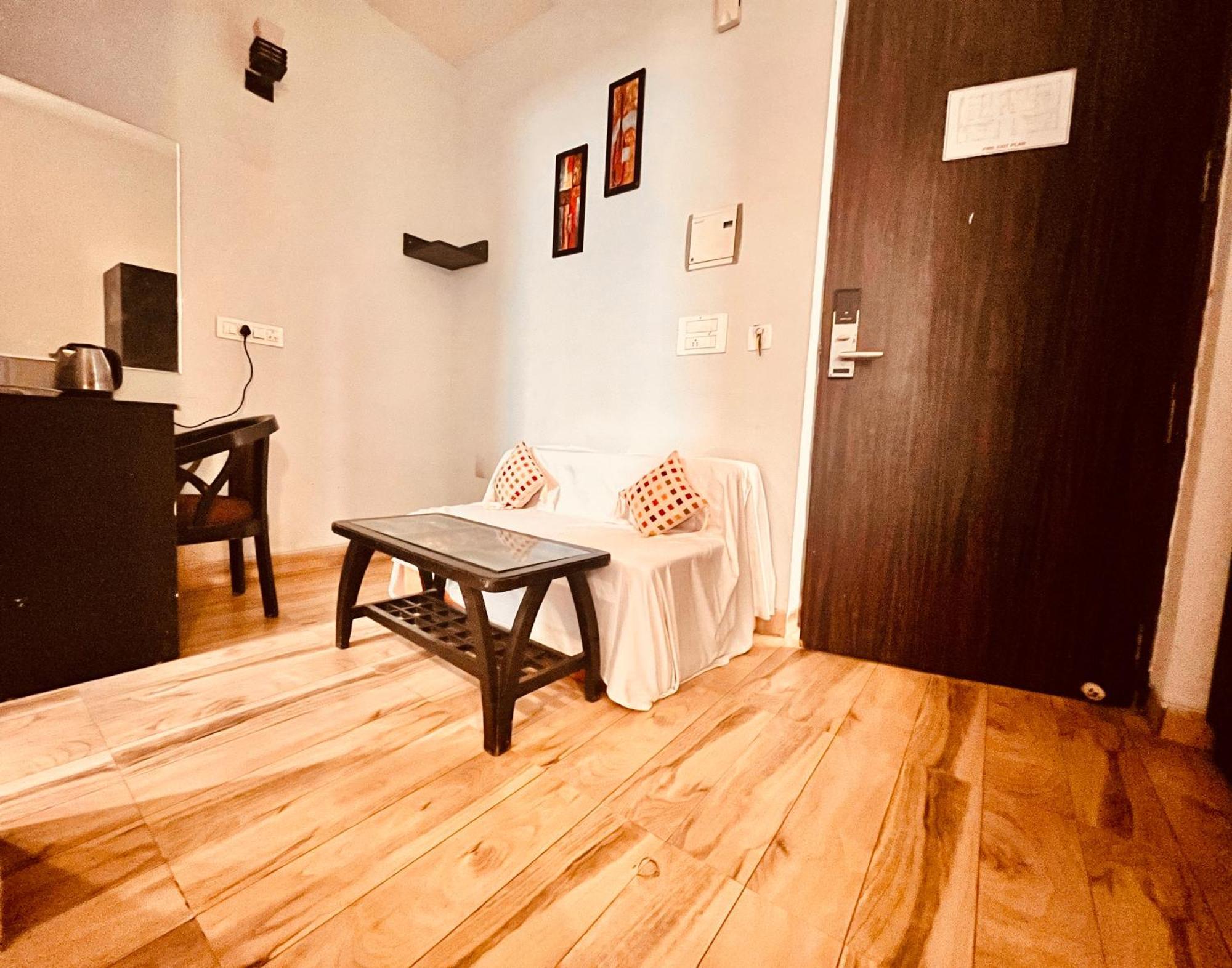 Pearl Grand Boutique Cottage In Omaxe Anandam Vrindavan - #Premium Ac Rooms With Balcony #Big Parking #Lift #Garden #Peaceful Area #Near Prem Mandir #Property Of The Year #Most Awarded المظهر الخارجي الصورة