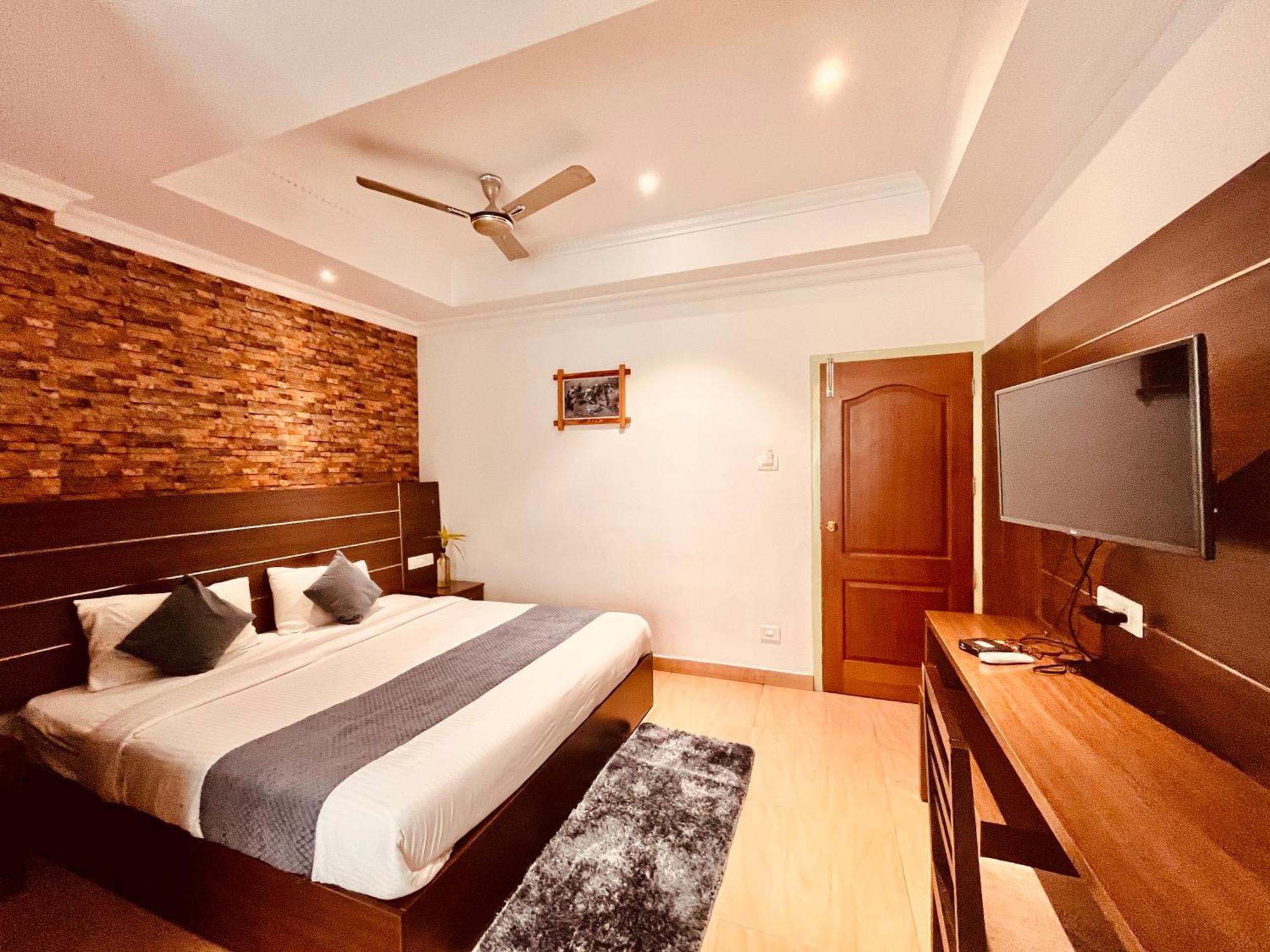 Pearl Grand Boutique Cottage In Omaxe Anandam Vrindavan - #Premium Ac Rooms With Balcony #Big Parking #Lift #Garden #Peaceful Area #Near Prem Mandir #Property Of The Year #Most Awarded المظهر الخارجي الصورة