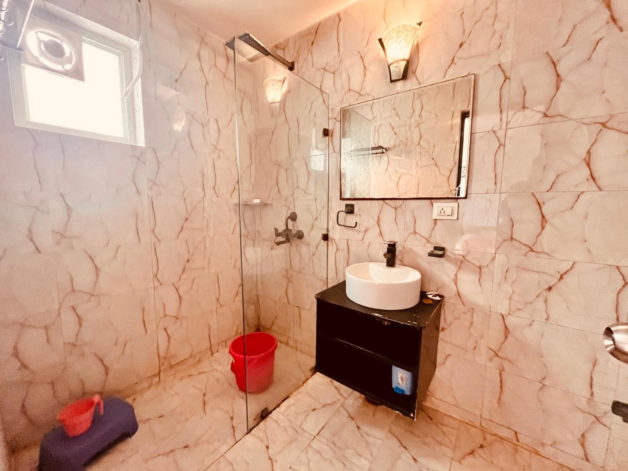 Pearl Grand Boutique Cottage In Omaxe Anandam Vrindavan - #Premium Ac Rooms With Balcony #Big Parking #Lift #Garden #Peaceful Area #Near Prem Mandir #Property Of The Year #Most Awarded المظهر الخارجي الصورة