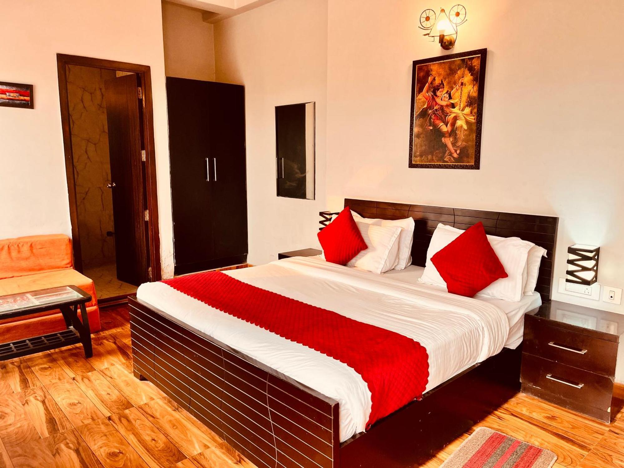 Pearl Grand Boutique Cottage In Omaxe Anandam Vrindavan - #Premium Ac Rooms With Balcony #Big Parking #Lift #Garden #Peaceful Area #Near Prem Mandir #Property Of The Year #Most Awarded المظهر الخارجي الصورة
