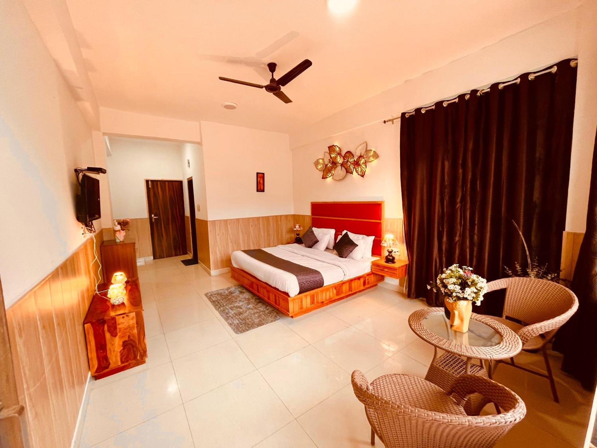 Pearl Grand Boutique Cottage In Omaxe Anandam Vrindavan - #Premium Ac Rooms With Balcony #Big Parking #Lift #Garden #Peaceful Area #Near Prem Mandir #Property Of The Year #Most Awarded المظهر الخارجي الصورة