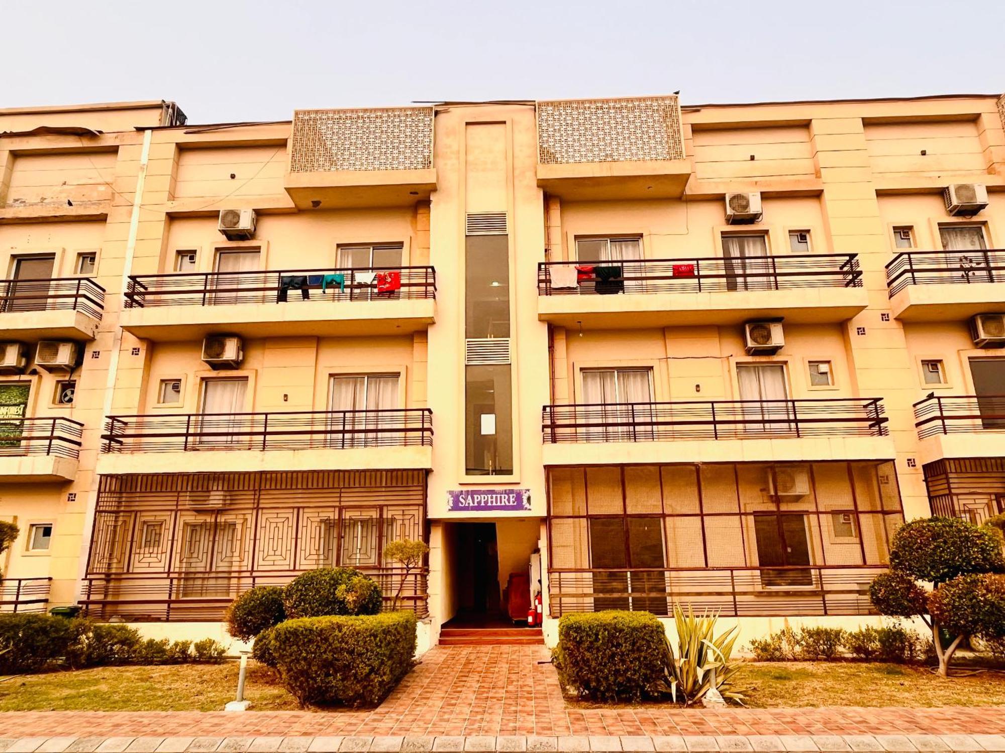 Pearl Grand Boutique Cottage In Omaxe Anandam Vrindavan - #Premium Ac Rooms With Balcony #Big Parking #Lift #Garden #Peaceful Area #Near Prem Mandir #Property Of The Year #Most Awarded المظهر الخارجي الصورة