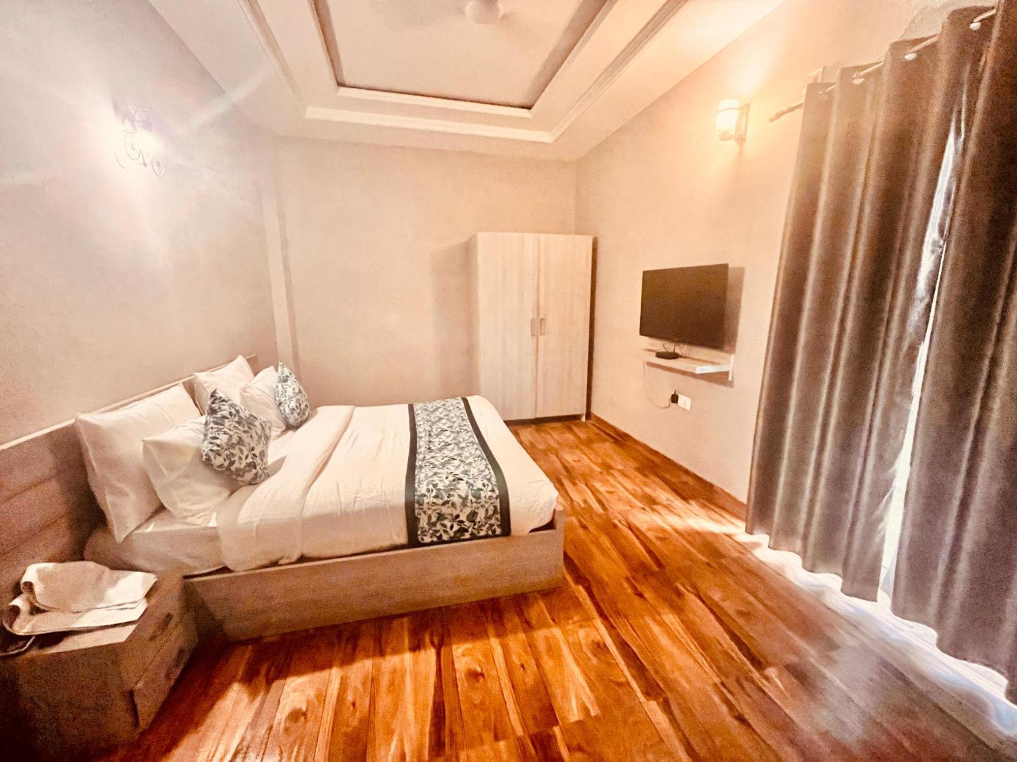 Pearl Grand Boutique Cottage In Omaxe Anandam Vrindavan - #Premium Ac Rooms With Balcony #Big Parking #Lift #Garden #Peaceful Area #Near Prem Mandir #Property Of The Year #Most Awarded المظهر الخارجي الصورة