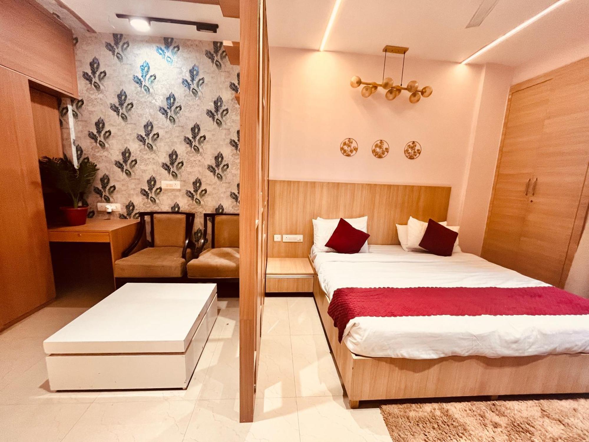 Pearl Grand Boutique Cottage In Omaxe Anandam Vrindavan - #Premium Ac Rooms With Balcony #Big Parking #Lift #Garden #Peaceful Area #Near Prem Mandir #Property Of The Year #Most Awarded المظهر الخارجي الصورة