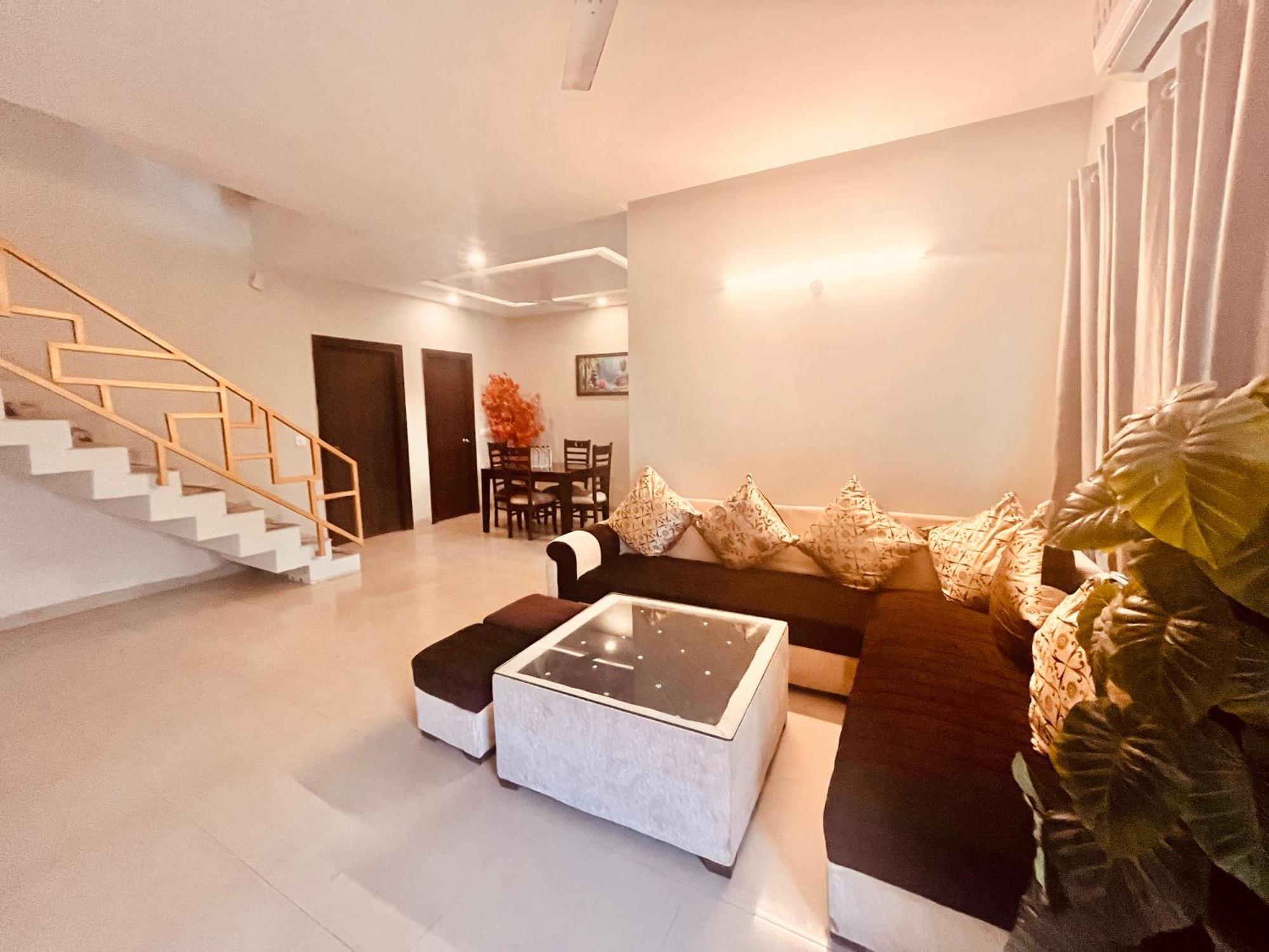 Pearl Grand Boutique Cottage In Omaxe Anandam Vrindavan - #Premium Ac Rooms With Balcony #Big Parking #Lift #Garden #Peaceful Area #Near Prem Mandir #Property Of The Year #Most Awarded المظهر الخارجي الصورة