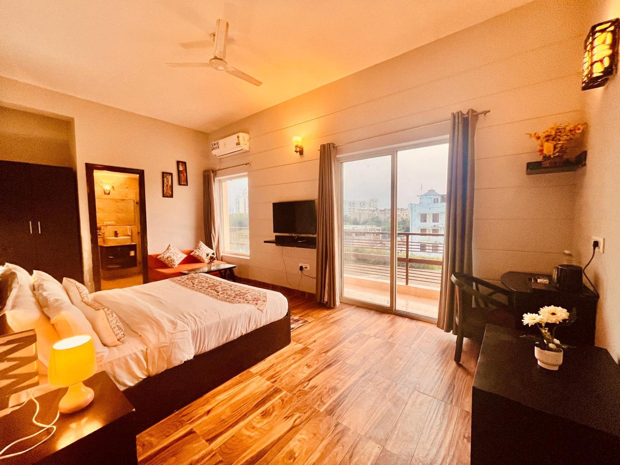 Pearl Grand Boutique Cottage In Omaxe Anandam Vrindavan - #Premium Ac Rooms With Balcony #Big Parking #Lift #Garden #Peaceful Area #Near Prem Mandir #Property Of The Year #Most Awarded المظهر الخارجي الصورة