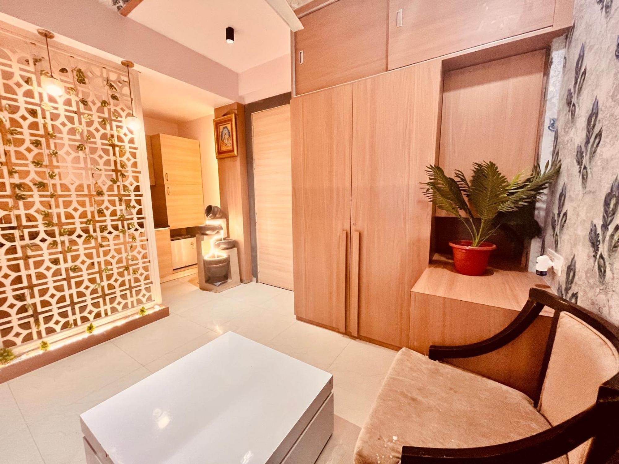 Pearl Grand Boutique Cottage In Omaxe Anandam Vrindavan - #Premium Ac Rooms With Balcony #Big Parking #Lift #Garden #Peaceful Area #Near Prem Mandir #Property Of The Year #Most Awarded المظهر الخارجي الصورة