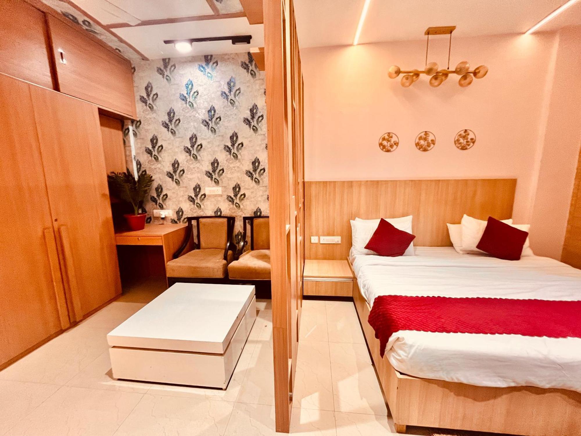 Pearl Grand Boutique Cottage In Omaxe Anandam Vrindavan - #Premium Ac Rooms With Balcony #Big Parking #Lift #Garden #Peaceful Area #Near Prem Mandir #Property Of The Year #Most Awarded المظهر الخارجي الصورة