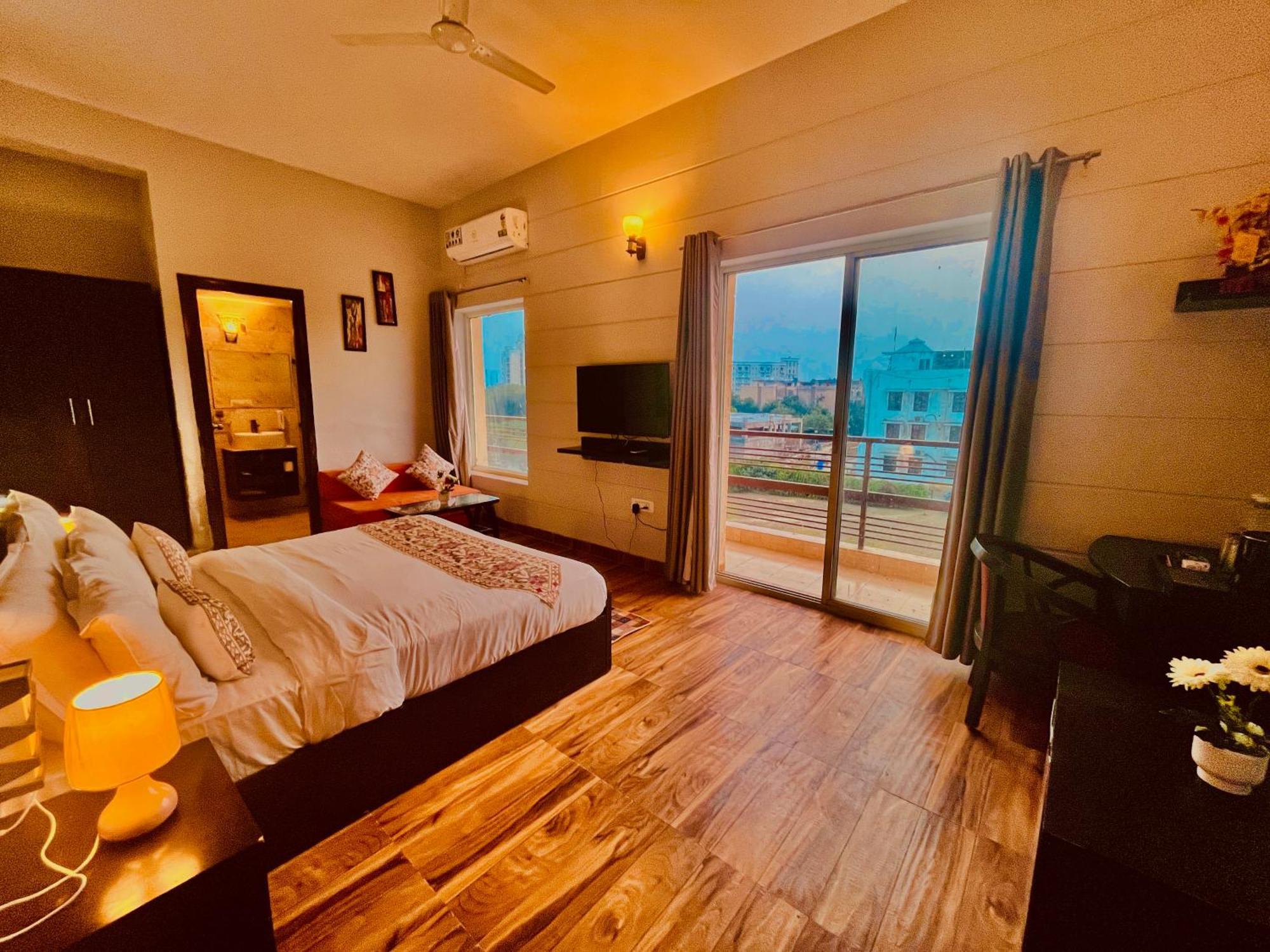 Pearl Grand Boutique Cottage In Omaxe Anandam Vrindavan - #Premium Ac Rooms With Balcony #Big Parking #Lift #Garden #Peaceful Area #Near Prem Mandir #Property Of The Year #Most Awarded المظهر الخارجي الصورة