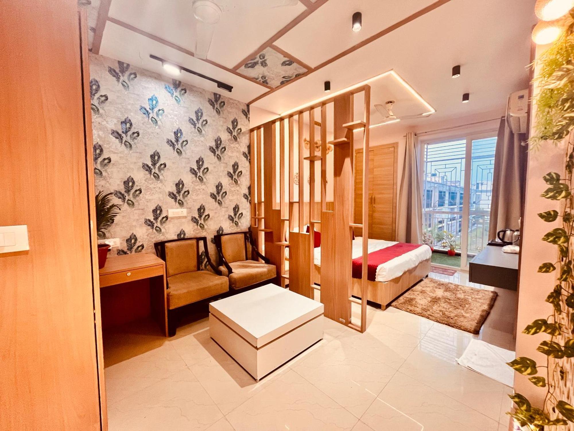 Pearl Grand Boutique Cottage In Omaxe Anandam Vrindavan - #Premium Ac Rooms With Balcony #Big Parking #Lift #Garden #Peaceful Area #Near Prem Mandir #Property Of The Year #Most Awarded المظهر الخارجي الصورة