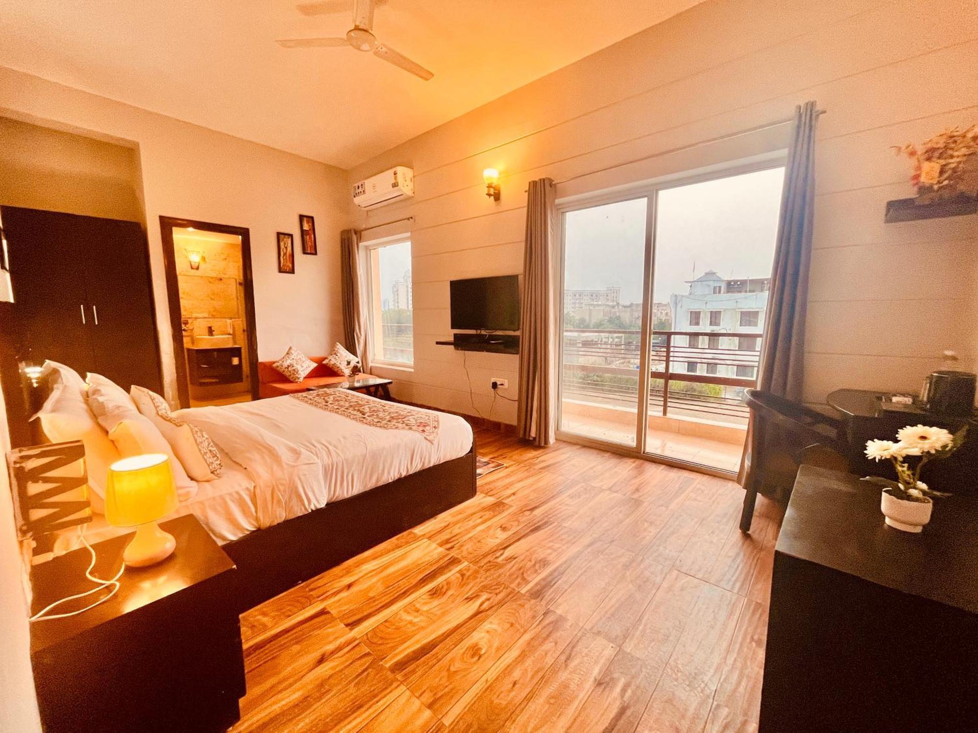 Pearl Grand Boutique Cottage In Omaxe Anandam Vrindavan - #Premium Ac Rooms With Balcony #Big Parking #Lift #Garden #Peaceful Area #Near Prem Mandir #Property Of The Year #Most Awarded المظهر الخارجي الصورة