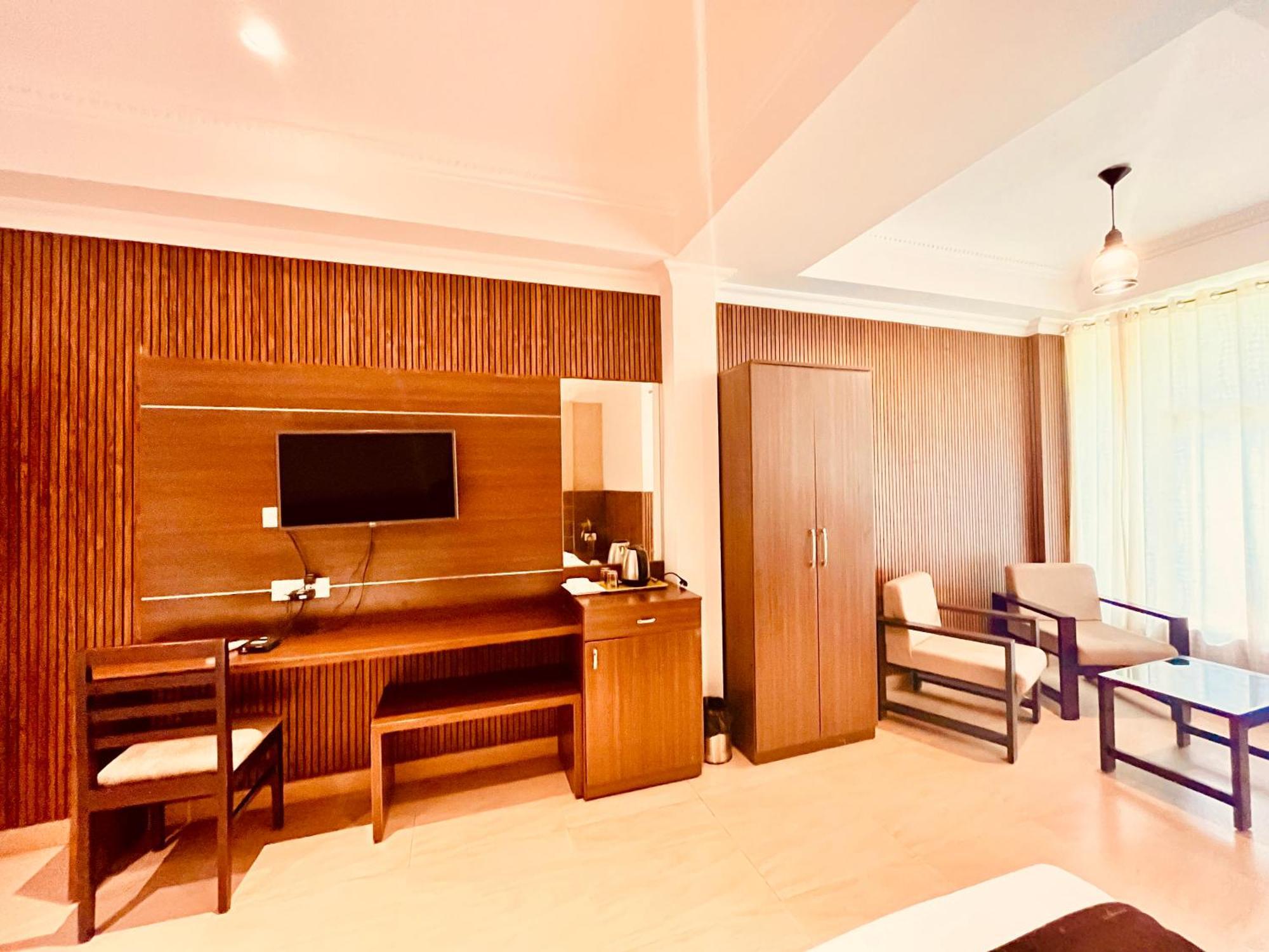 Pearl Grand Boutique Cottage In Omaxe Anandam Vrindavan - #Premium Ac Rooms With Balcony #Big Parking #Lift #Garden #Peaceful Area #Near Prem Mandir #Property Of The Year #Most Awarded المظهر الخارجي الصورة