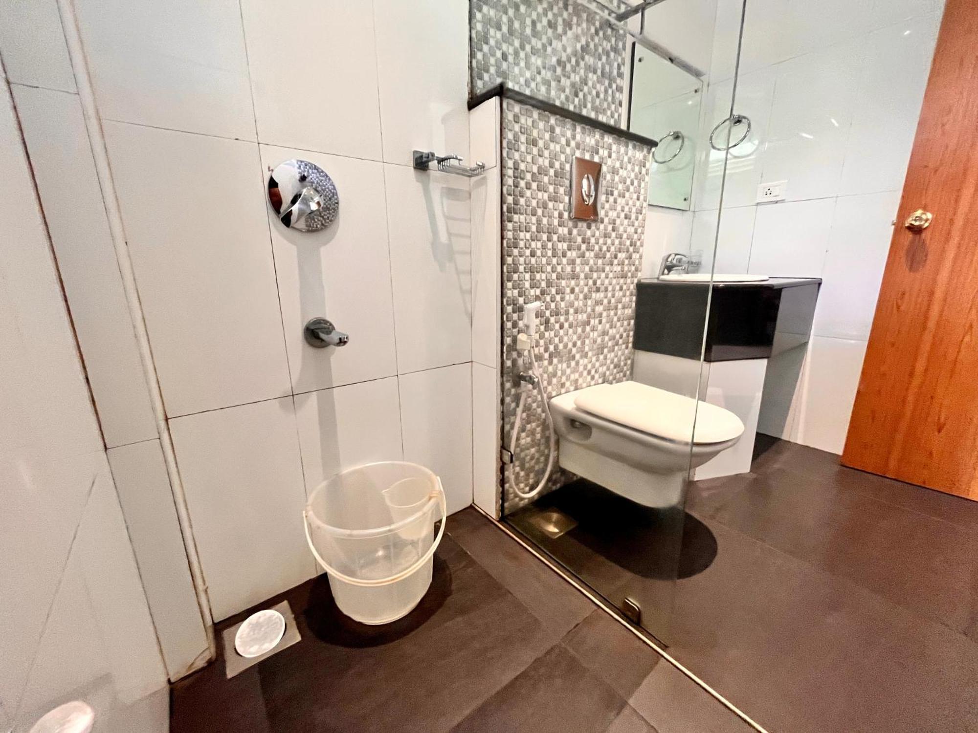 Pearl Grand Boutique Cottage In Omaxe Anandam Vrindavan - #Premium Ac Rooms With Balcony #Big Parking #Lift #Garden #Peaceful Area #Near Prem Mandir #Property Of The Year #Most Awarded المظهر الخارجي الصورة
