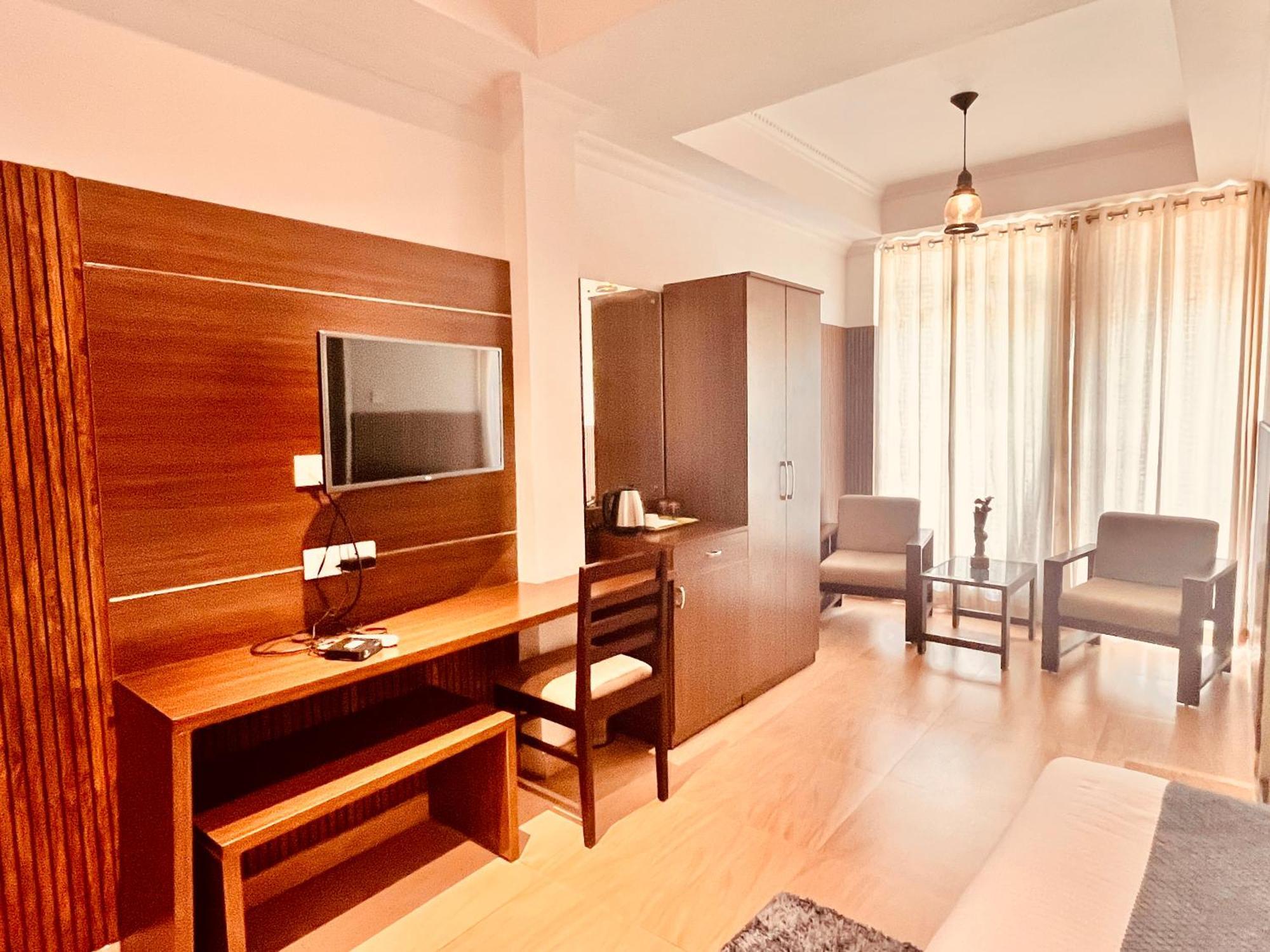 Pearl Grand Boutique Cottage In Omaxe Anandam Vrindavan - #Premium Ac Rooms With Balcony #Big Parking #Lift #Garden #Peaceful Area #Near Prem Mandir #Property Of The Year #Most Awarded المظهر الخارجي الصورة