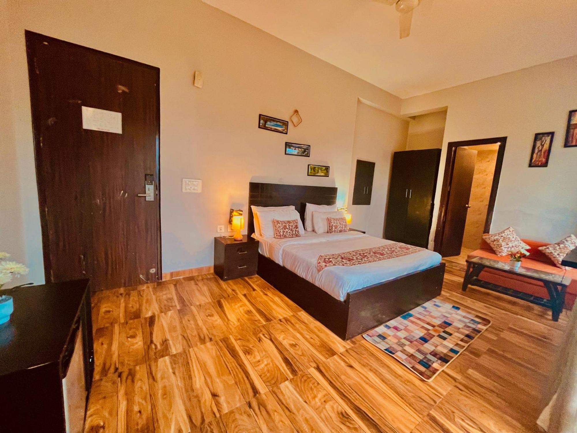 Pearl Grand Boutique Cottage In Omaxe Anandam Vrindavan - #Premium Ac Rooms With Balcony #Big Parking #Lift #Garden #Peaceful Area #Near Prem Mandir #Property Of The Year #Most Awarded المظهر الخارجي الصورة