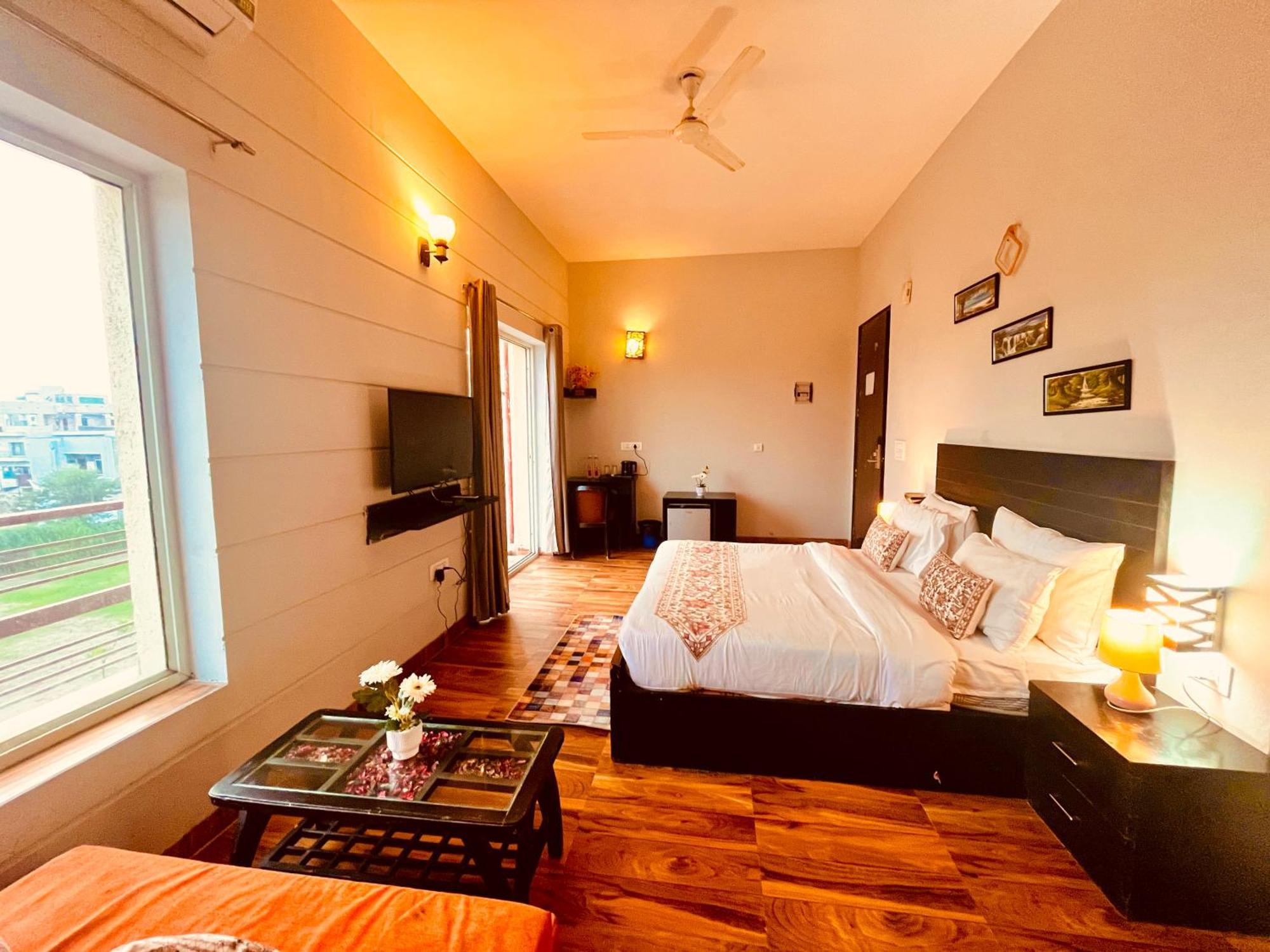 Pearl Grand Boutique Cottage In Omaxe Anandam Vrindavan - #Premium Ac Rooms With Balcony #Big Parking #Lift #Garden #Peaceful Area #Near Prem Mandir #Property Of The Year #Most Awarded المظهر الخارجي الصورة