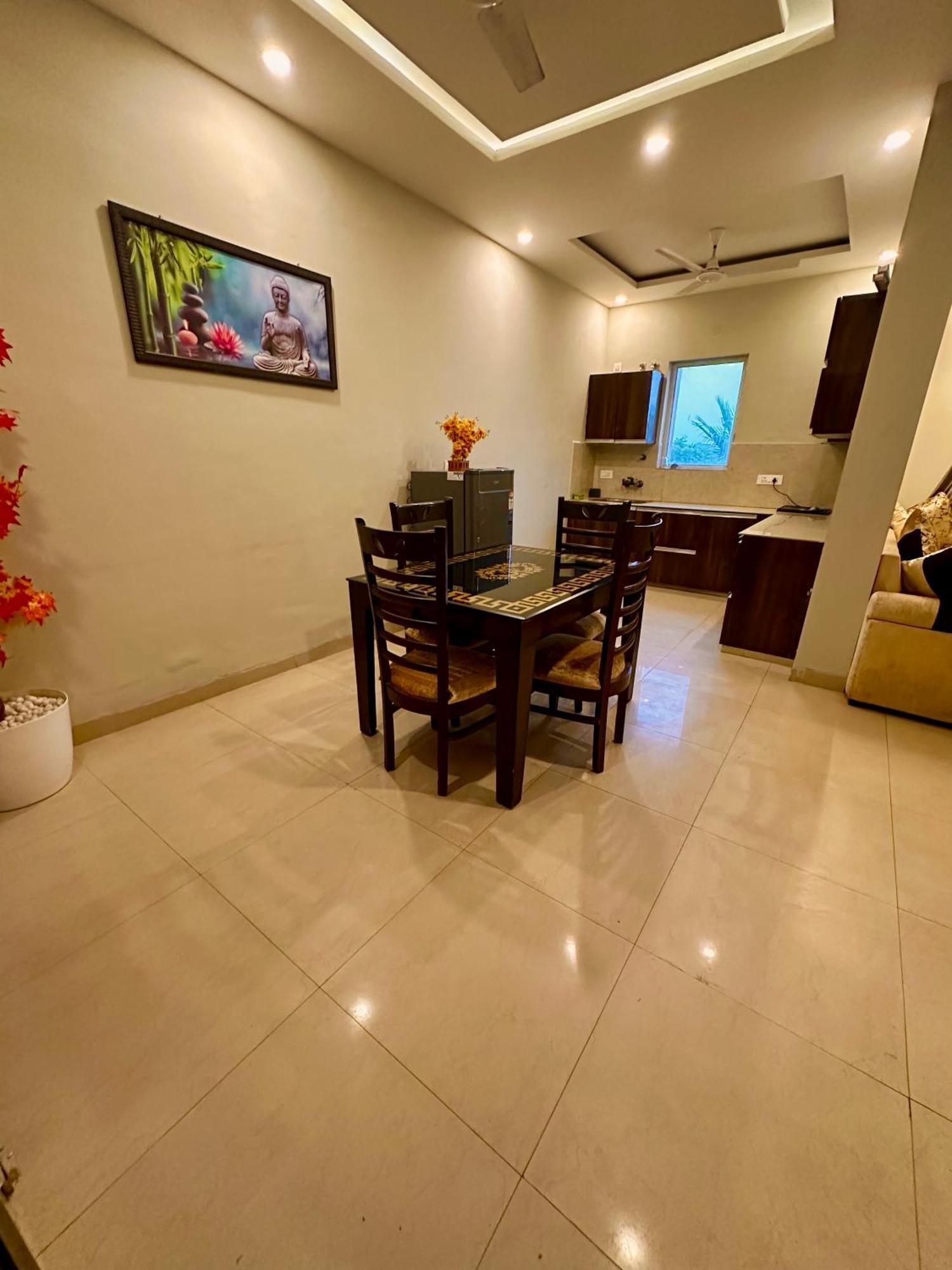 Pearl Grand Boutique Cottage In Omaxe Anandam Vrindavan - #Premium Ac Rooms With Balcony #Big Parking #Lift #Garden #Peaceful Area #Near Prem Mandir #Property Of The Year #Most Awarded المظهر الخارجي الصورة