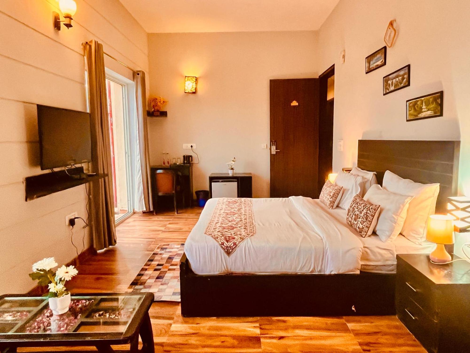 Pearl Grand Boutique Cottage In Omaxe Anandam Vrindavan - #Premium Ac Rooms With Balcony #Big Parking #Lift #Garden #Peaceful Area #Near Prem Mandir #Property Of The Year #Most Awarded المظهر الخارجي الصورة